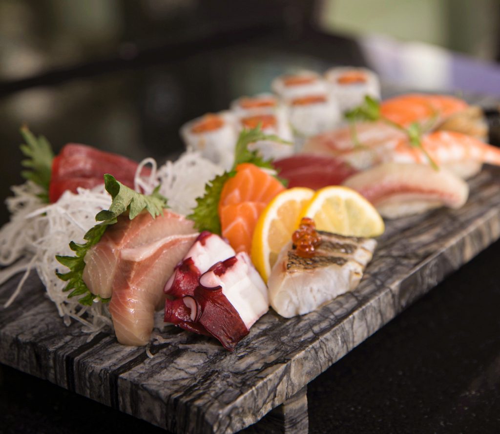 sushi at tomo
